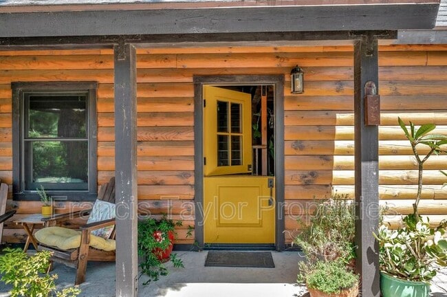 Building Photo - 2689 Daisy Ln