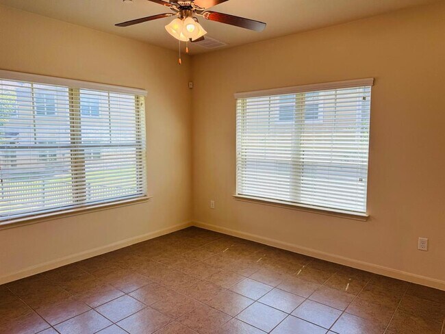 Building Photo - 1620 Bryant Dr