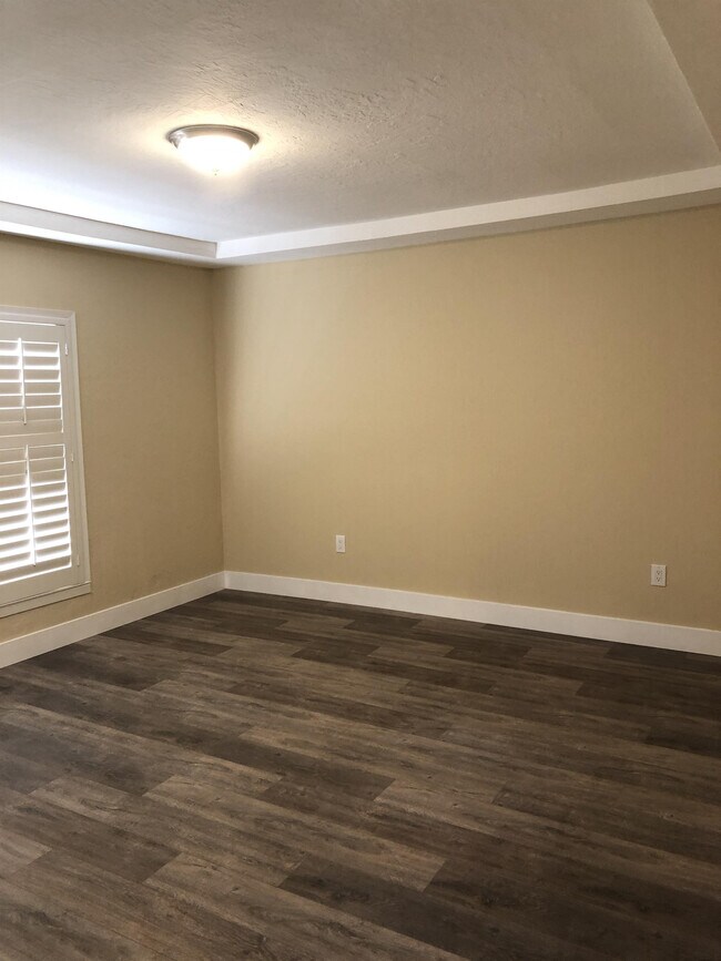 Building Photo - 452 E Santa Clara St