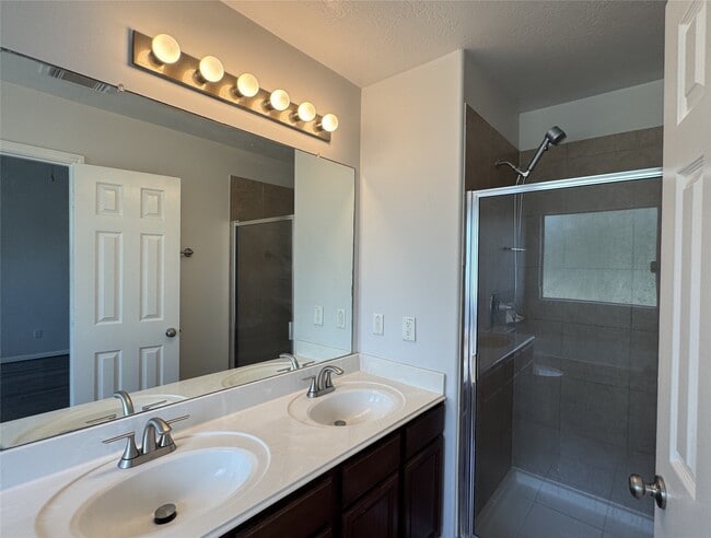 Building Photo - 21543 Falvel Misty Dr