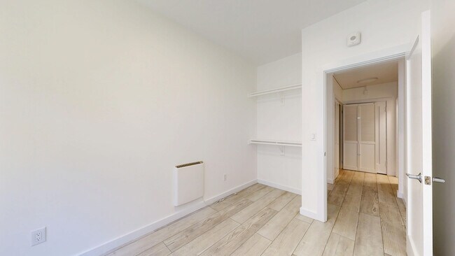 Building Photo - 944 Hayes St