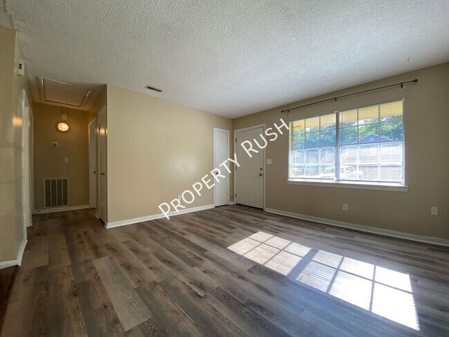 Building Photo - 7612 Bishop Dr