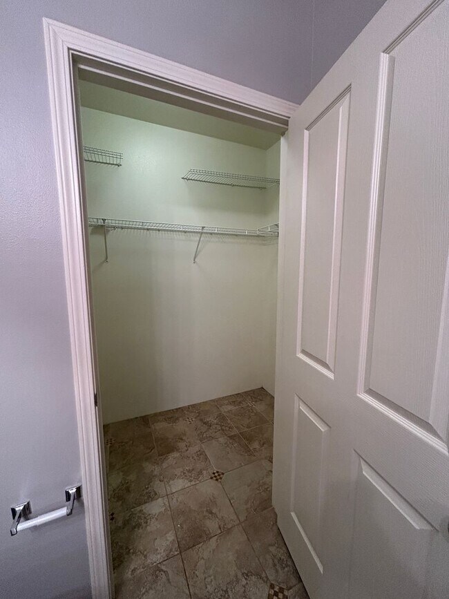 Building Photo - Bright & Airy 3-Bedroom Townhome in Ewa Be...