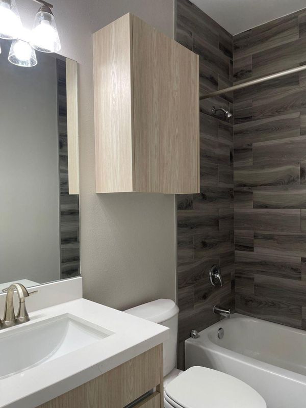 Building Photo - 424-3 1/2 3 1/2 St