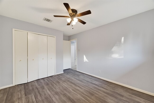 Building Photo - 10706 Sagebluff Dr