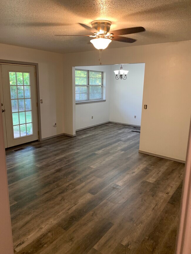 Building Photo - 316 Cedar Crest Drive