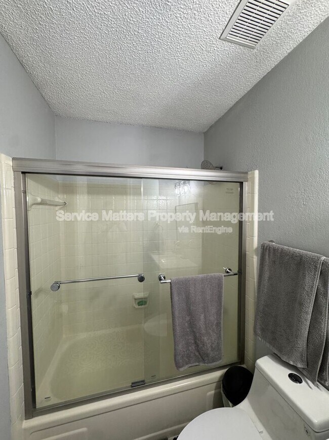 Building Photo - 4213 Queens Ct