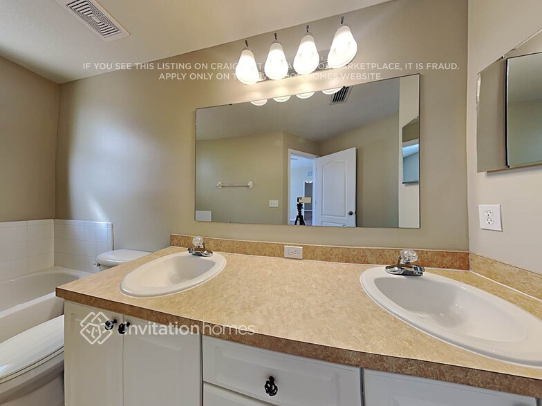 Building Photo - 1213 Gordon Oaks Dr