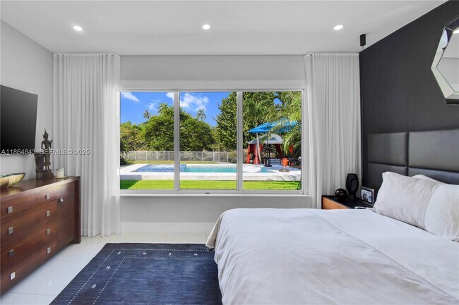 Building Photo - 14441 S Biscayne River Dr