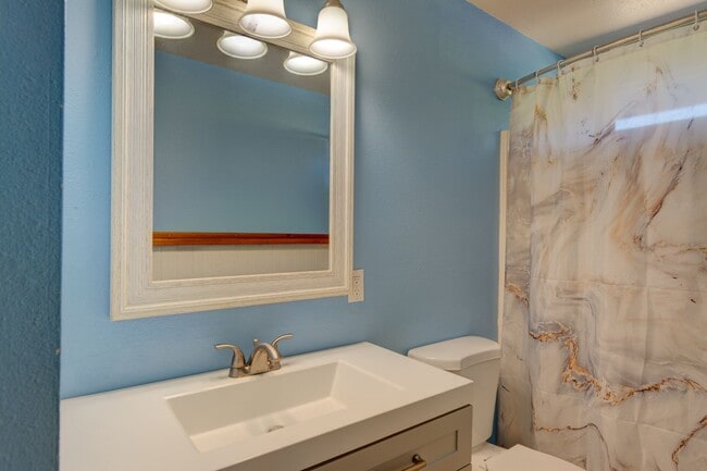 Building Photo - 634 N El Mirador St