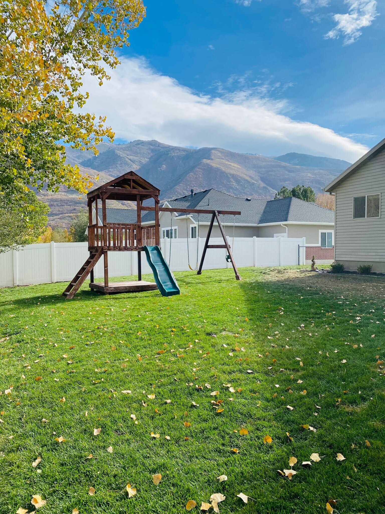 Building Photo - 2410 E View Dr