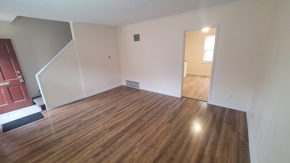 living rm - 6319 W Center St