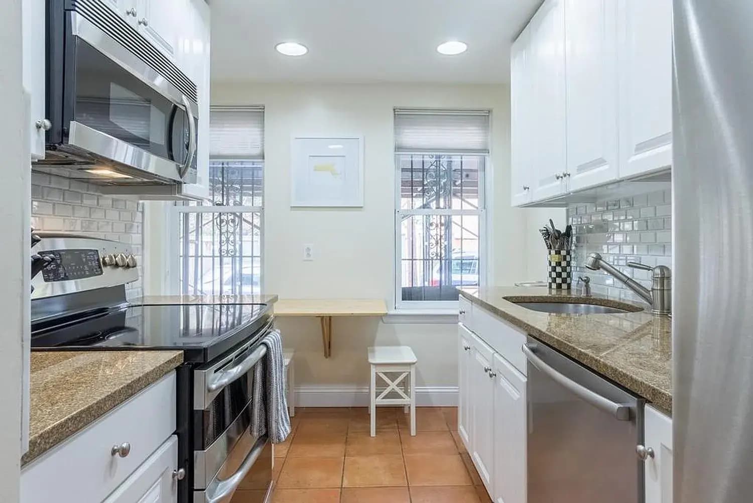 Building Photo - 15 Lawrence St