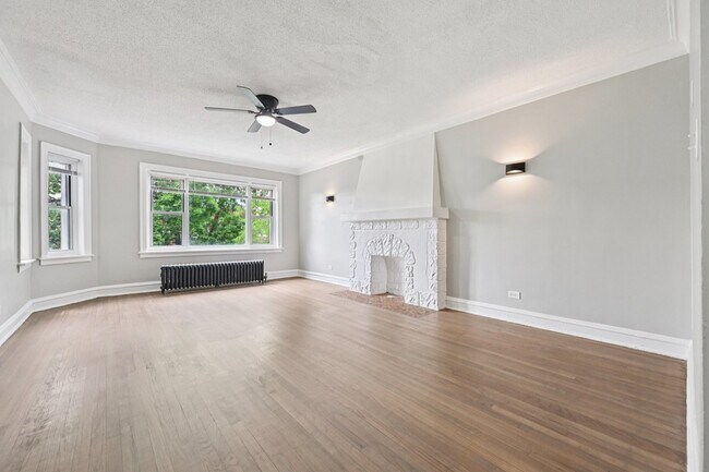 Building Photo - 7757 S Essex Ave