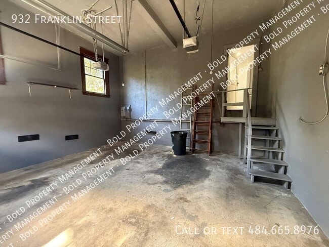 Building Photo - 932 Franklin St