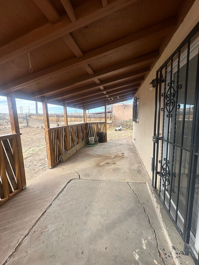 Building Photo - Welcome to this charming 3-bedroom, 2-bathroom home located in Albuquerque, NM