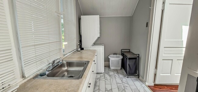 Building Photo - 1389 Agnes Pl