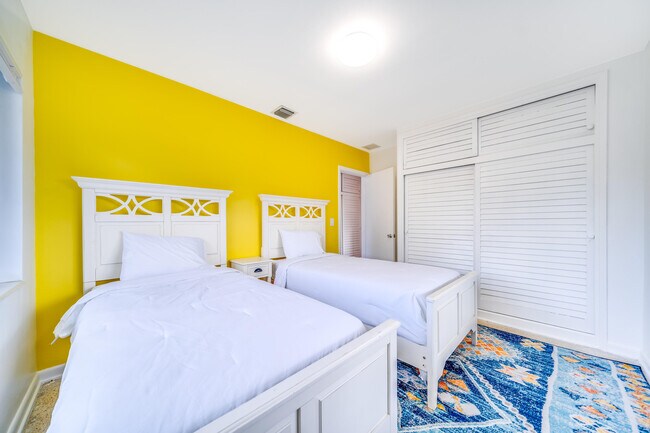 Building Photo - 525 Ibis Dr