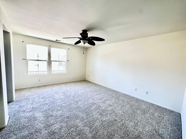 Building Photo - 4 bedroom home. New Carpet!