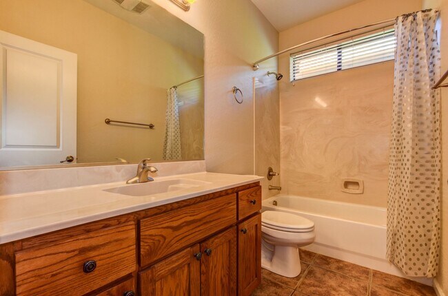 Building Photo - Beautiful home near Willow Lake!