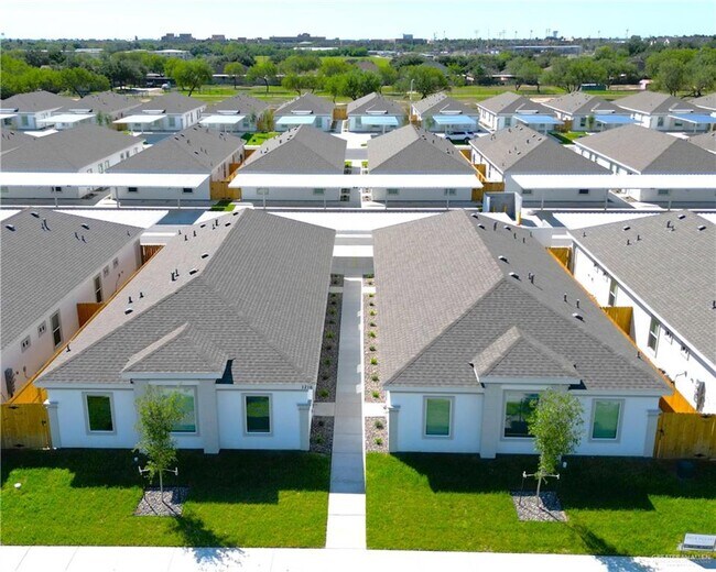 Building Photo - 25 Shavano Dr