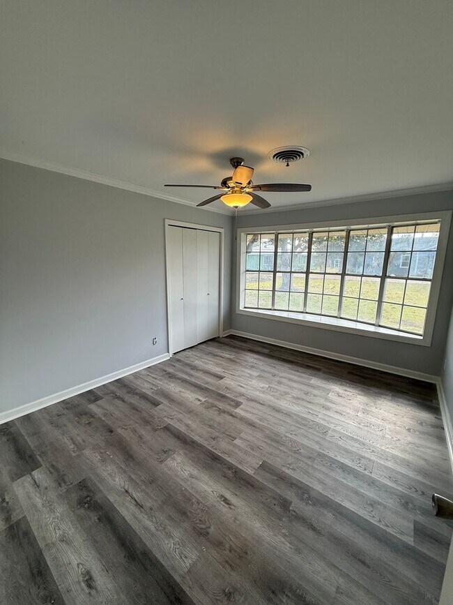 Building Photo - 4 Bed 2.5 Bath House