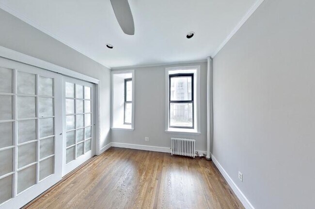 Building Photo - 336 E 18th St