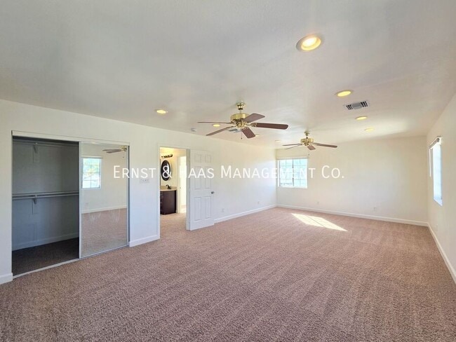 Building Photo - 5426 Lewis Ave