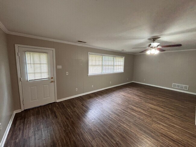Building Photo - 3065 Earnett St