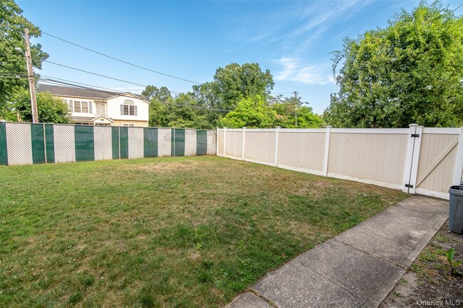 Building Photo - 72 Tudor Ln