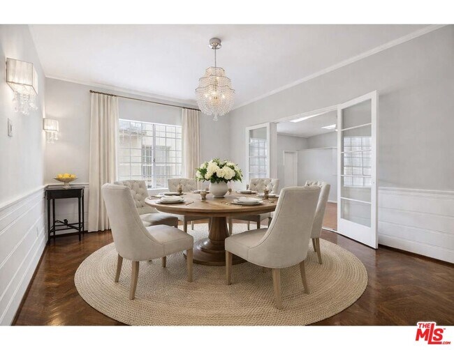 Building Photo - 110 Flores St