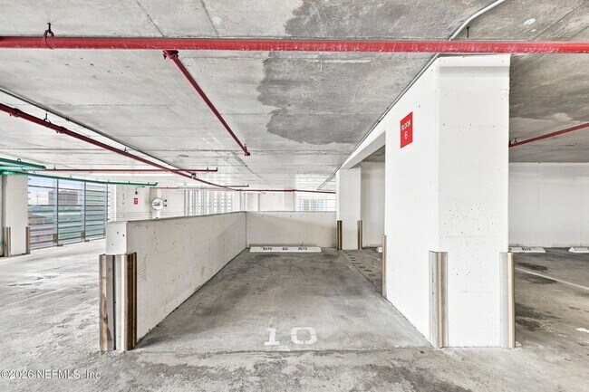 Building Photo - 1431 Riverplace Blvd