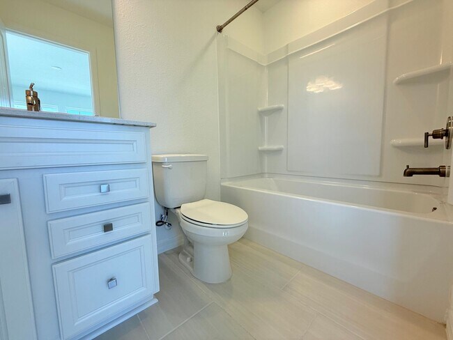Building Photo - Sprawling 5BR/4.5BA Dream Home with 3-Car ...