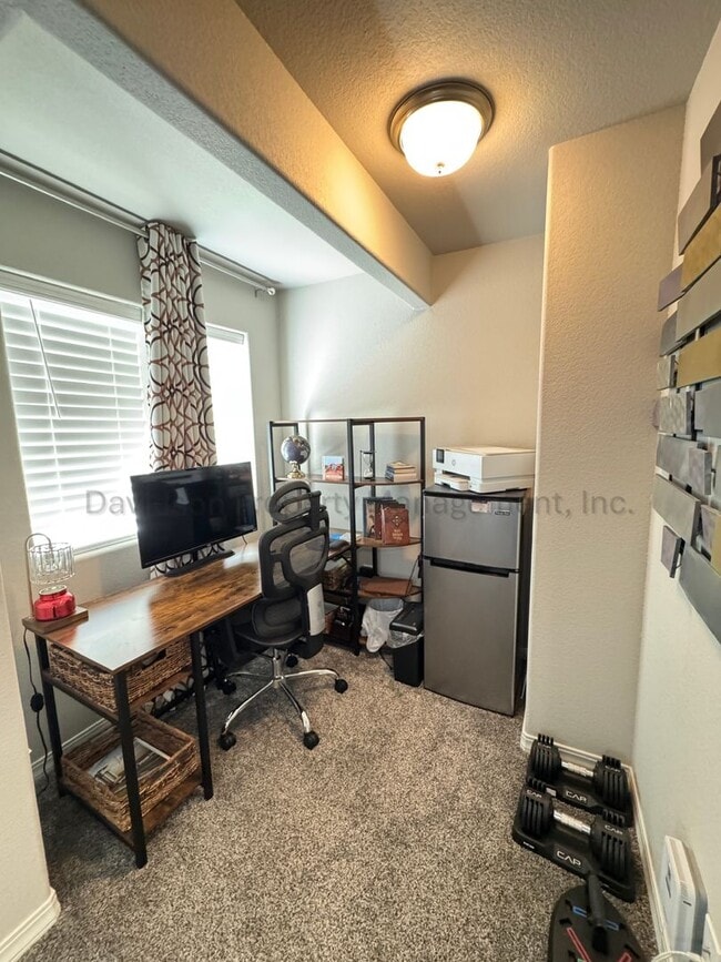 Building Photo - 11054 Avena Rd