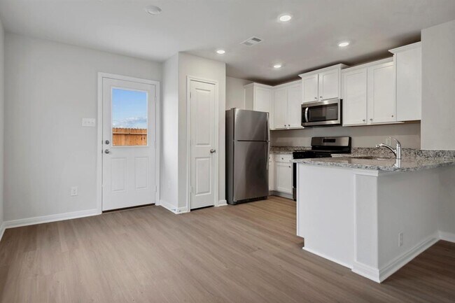 Building Photo - 15830 Berry Hl Dr