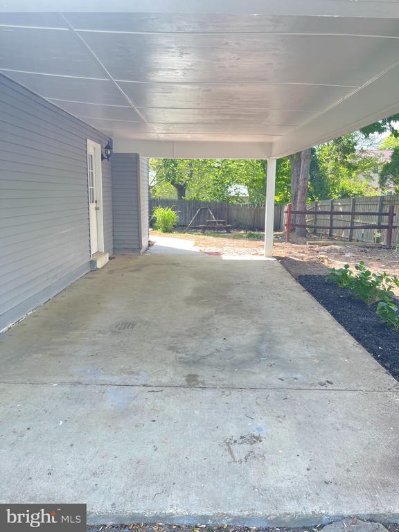 Building Photo - 13301 Coldwater Dr