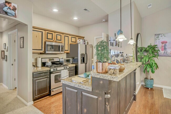Building Photo - 1068 Canyon Meadow Dr
