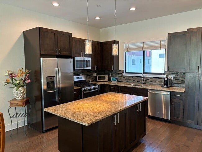 Building Photo - 130 8th St N