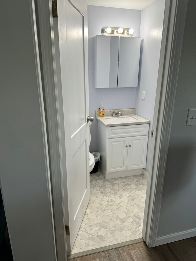 1/2 bathroom - 35 Genessee St