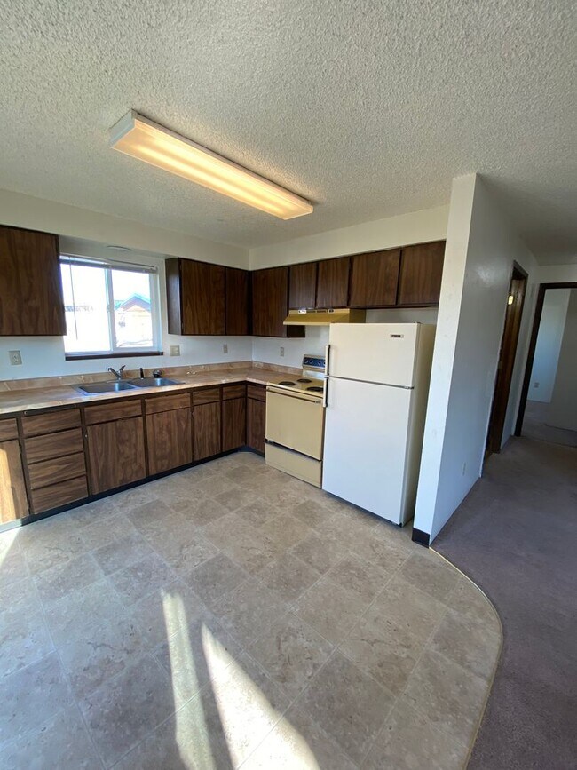 Building Photo - Ash St. Duplex