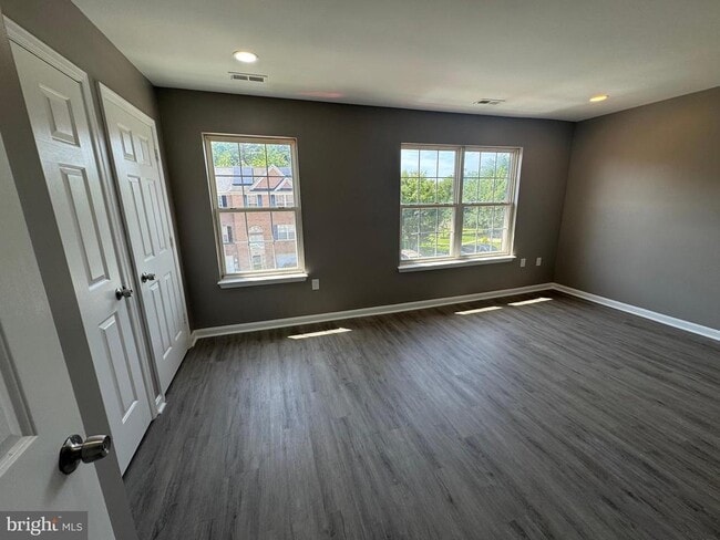 Building Photo - 8216 Dellwood Ct
