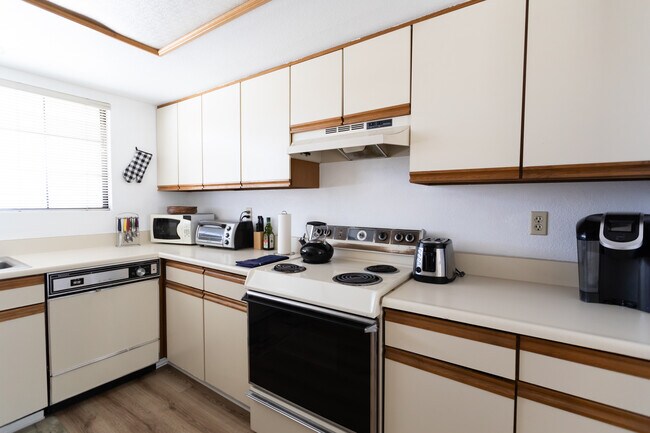 Building Photo - 505 S Farrell Dr