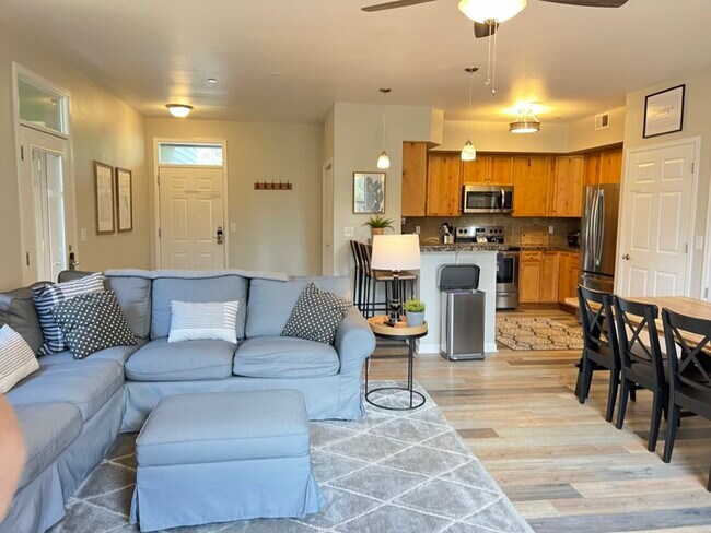 Building Photo - 115 Spinner St