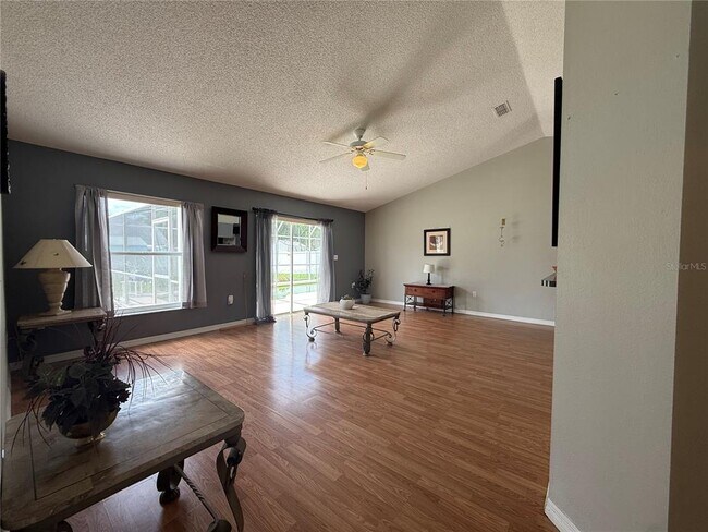 Building Photo - 215 Grovepark Dr