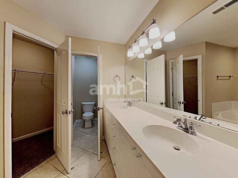 Building Photo - 1068 Blairfield Dr
