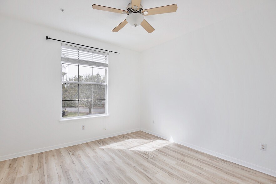 Building Photo - 11564 Mizzon Dr