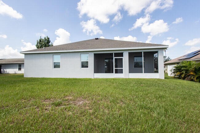 Building Photo - 2149 SW Susset Ln