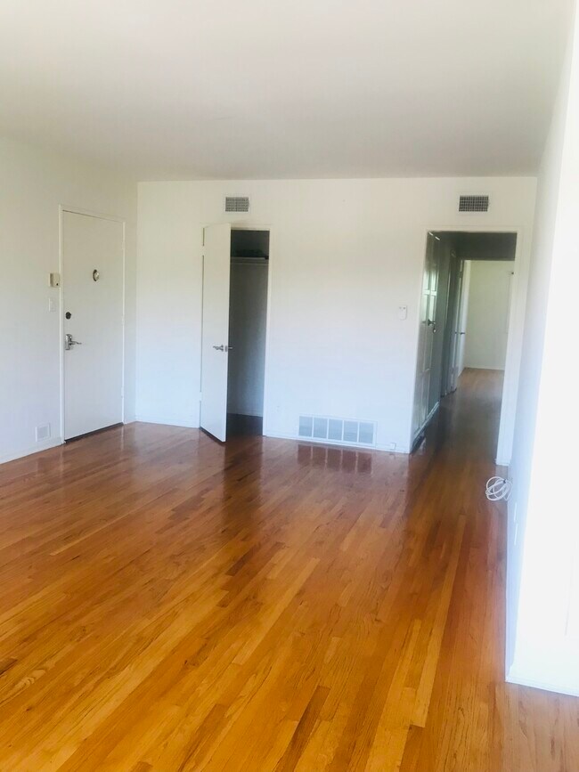 Entrance and large coat closet - 748 18th St