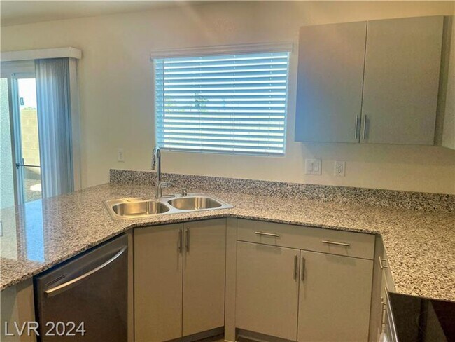 Building Photo - Brand New 4 Bedroom Townhome-Sunrise Manor