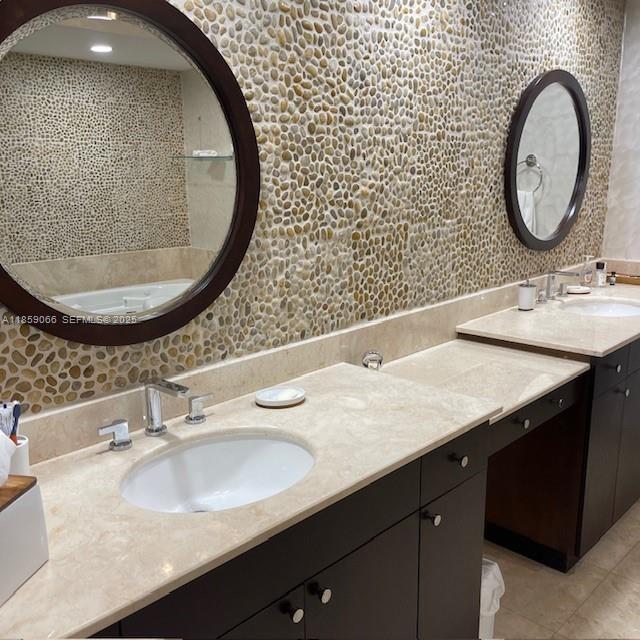 Building Photo - 20201 E Country Club Dr